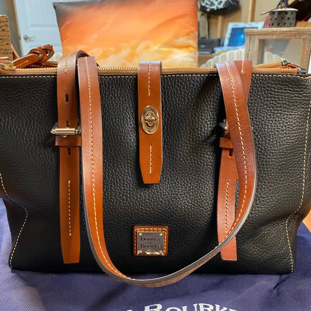 Gorgeous Dooney and Bourke Miller Tote